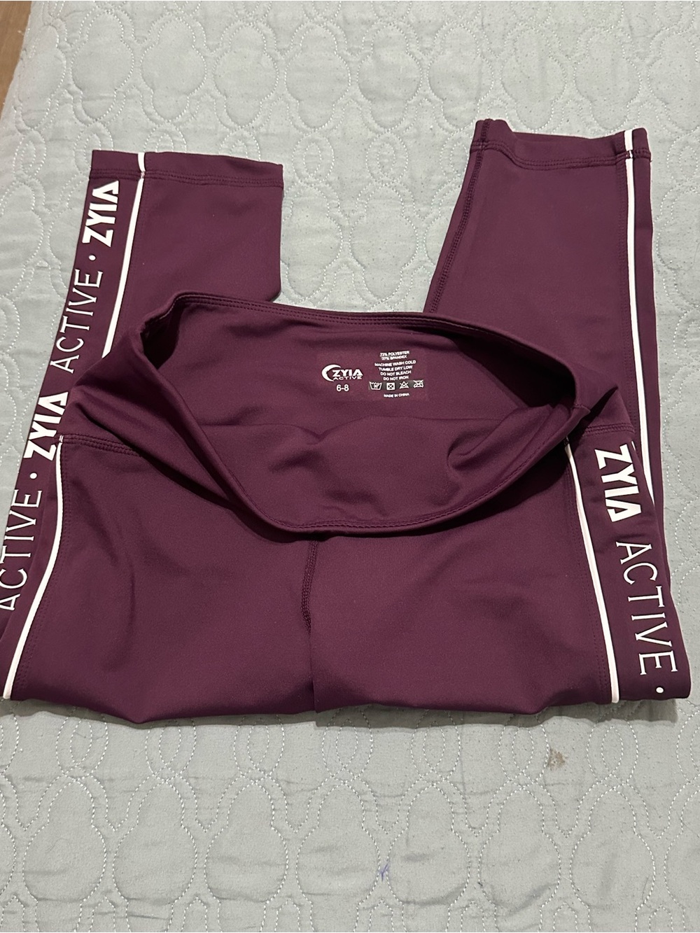 ZYIA Active Logo Light n Tight hi rise crop 17in size 6-8